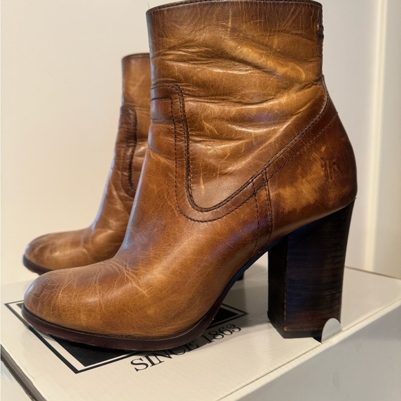 Gorgeous almost new Frye leather Boots. - Picture 7 of 7